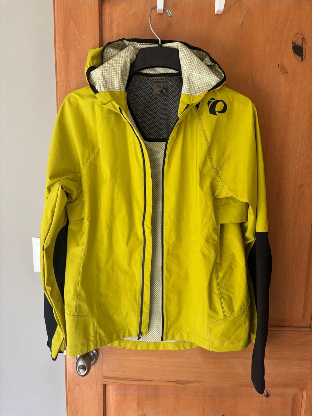 Pearl Izumi Men’s High-Vis Yellow & Black Rain Jacket